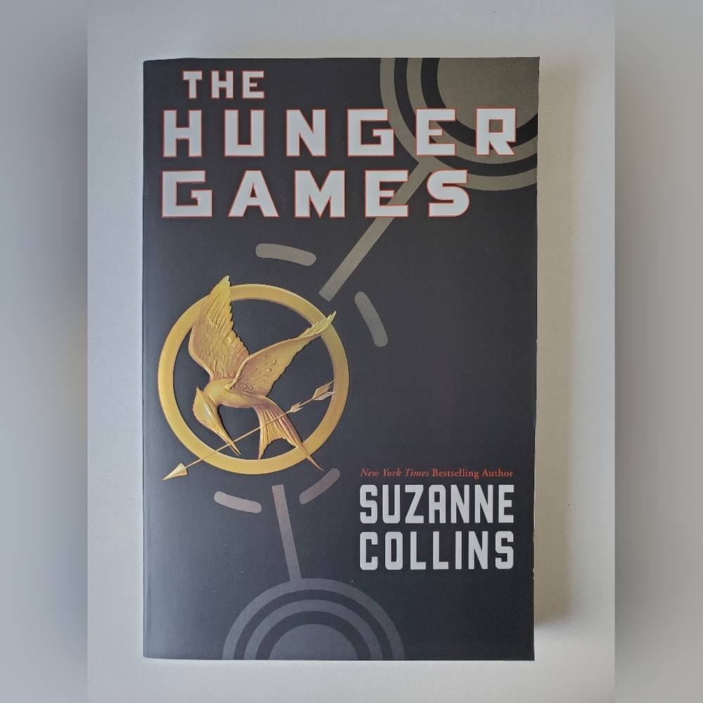 The Hunger Games by Suzanne Collins (Book 1, First Printing, Scholastic 2009)